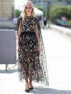 vestito con fiori abito con ricami a fiori il must di chiara da copiare ora vestito con fiori abito con ricami a fiori il must di chiara da copiare ora
