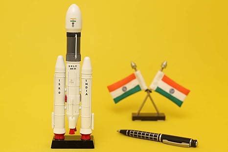Indic Inspirations GSLV Rocket Aluminium Scale Model 1:200 : Amazon.in ...