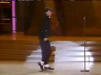 Michael Jackson “The First Moonwalk” During “Billie Jean” At Motown’s ...