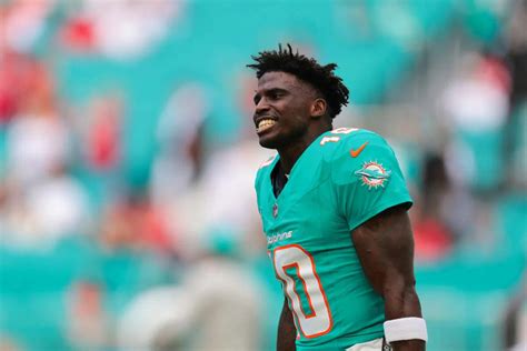 Tyreek Hill trade still in play as Dolphins weigh cap relief amid ...