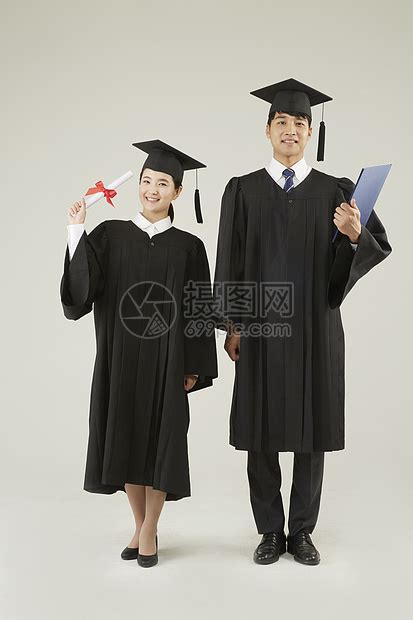 毕业季手拿毕业证的大学生高清图片下载-正版图片500392113-摄图网