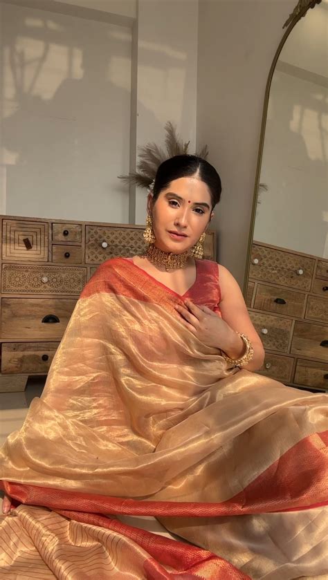 Gold & red maheshwari tissue silk saree with zari border – Roots Handloom