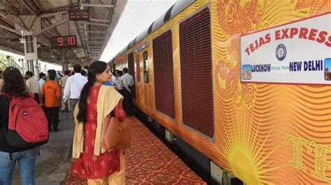 50 रेलवे स्टेशन, 150 ट्रेनों को निजी हाथों में देने की तैयारी, सरकार ने ...