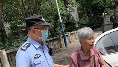 四川90岁母亲去给67岁女儿庆生途中迷路 民警伸出援手_凤凰网视频_凤凰网