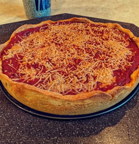 Vegan Chicago deep dish pizza | Scrolller