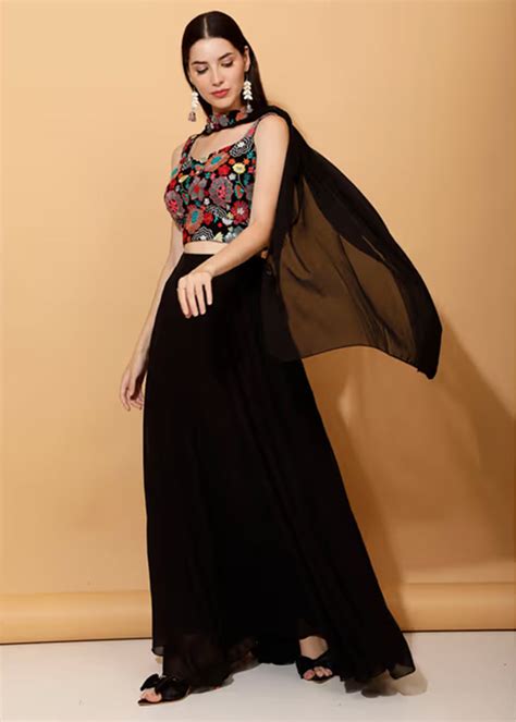 पार्टी में नजर आना चाहती हैं सबसे अलग तो ट्राई करें ये फ्लोरल क्रॉप टॉप ...