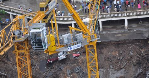 Mumbai rain: Wall at Lloyd Estate in Antop Hill, Wadala collapses, cars ...