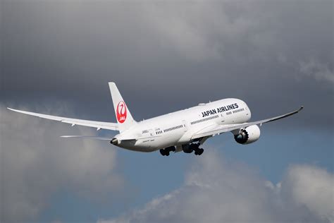 Eight-Abreast: A Look At Japan Airlines' Trend-Defying Boeing 787 ...