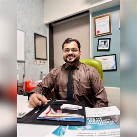 Dr. Mushir M. Siddiqui | Orthopaedic Surgeon Mumbai