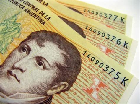 阿根廷通胀率恐破百 民众或已没有物价概念 拿到比索就去兑换美元_腾讯新闻