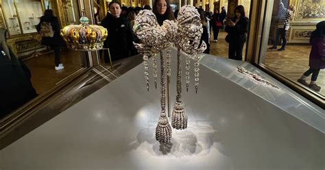 Empress Eugénie’s Diamond Bow Brooch | The Royal Watcher