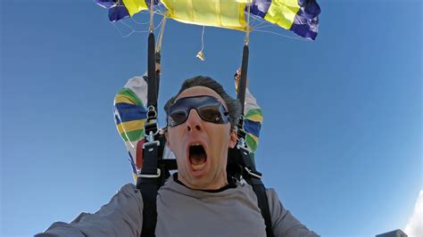 Pilot Parachuting 的图像结果