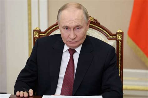 Hundreds attend rare St Petersburg protest to overthrow Putin