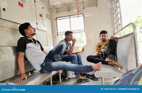 Indian Railway Local Train 的图像结果