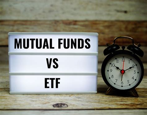 Difference Between ETF and Mutual Fund: Key Insights | FinEdge