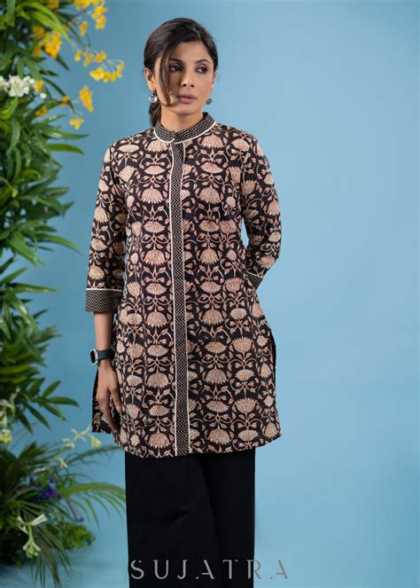 Trendy floral printed cotton tunic with ajrakh combination – Sujatra