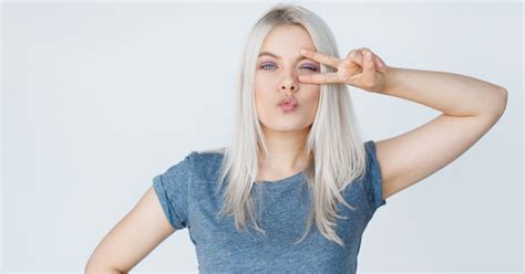 Politician Doing Peace Sign 的图像结果