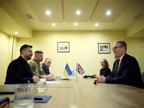 Armenia: Zelenskyy, UK PM Starmer discuss defence cooperation ahead of ...