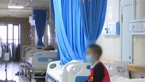 11岁男孩车祸后医院“流浪”，母亲不照顾称“自身难保”_凤凰网视频_凤凰网
