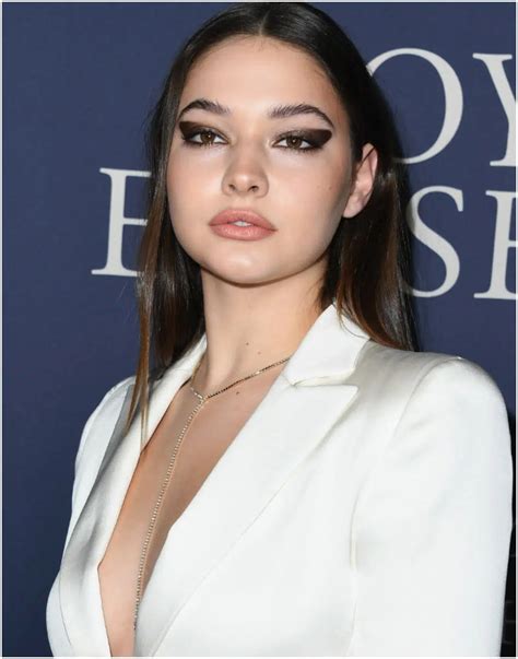 Madelyn Cline Net Worth & Boyfriend - Famous People Today