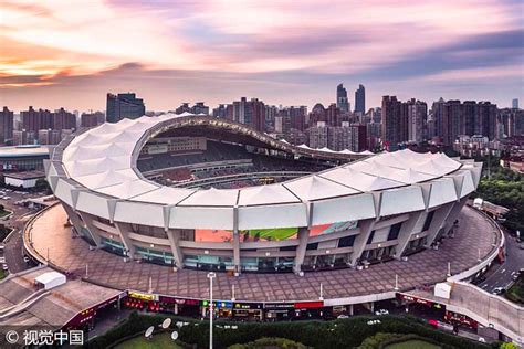 上海体育场有人说可容纳5.6万人看比赛,可又名八万人体育场,为什麽?
