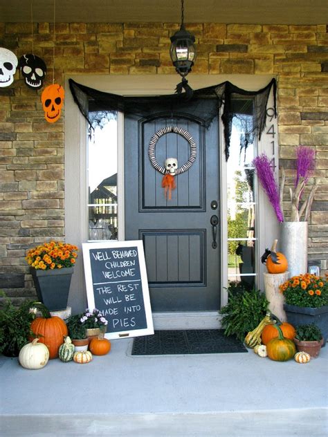 Front Porch Halloween Decoration Ideas | The Cake Boutique