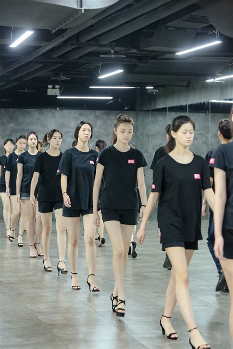 AFIA模特认证班面试现场，这次来的是英模_教学活动_北京新面孔模特学校_新面孔艺术教育
