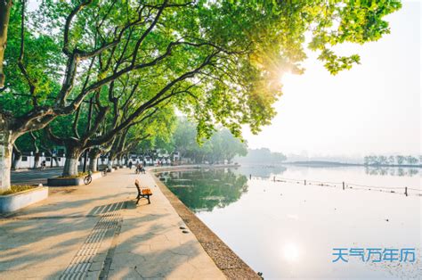 描写西湖的诗句 描写杭州西湖最美的古诗词_万年历