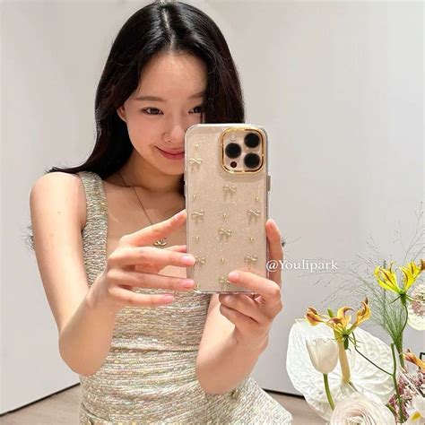 Gilded Grace Bow Case – The Gadget Outfit