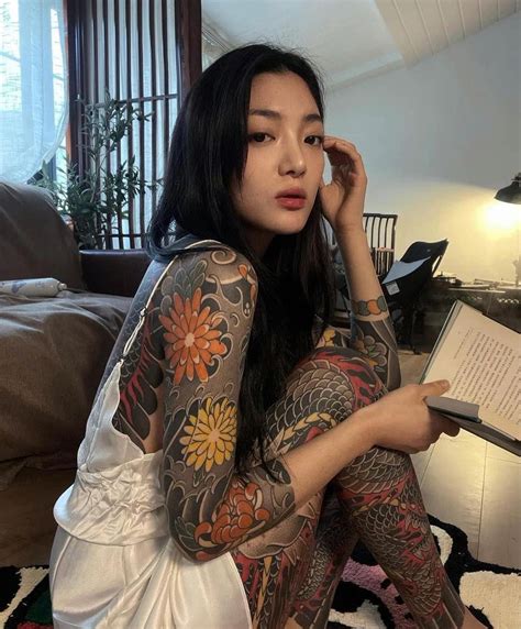 Pin by Monty on Style goals 4 | Tattoed women, Tattoo japanese style ...