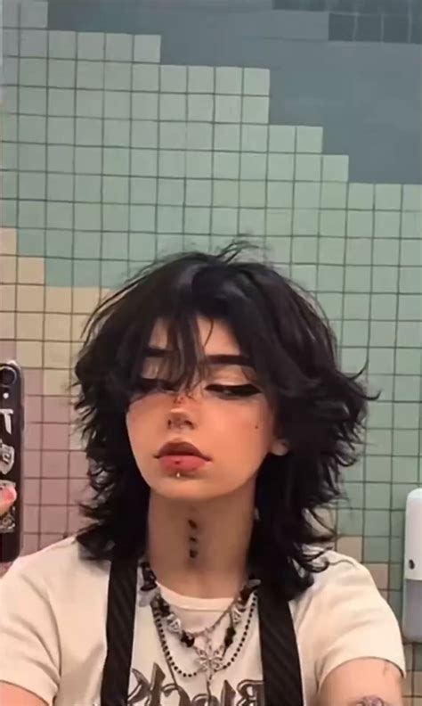 Unleash Your Inner Rock Star: Wolf Cut Hairstyles for All Hair Types in ...