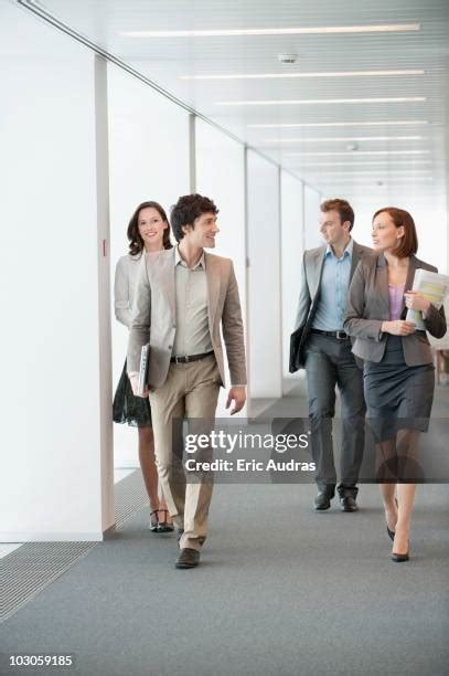 Business People Walking On All Fours 的图像结果