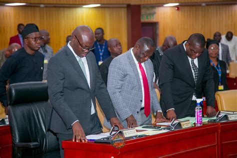 'Let's work together to promote democracy' - Majority to new Minority leadership - leader of parliament