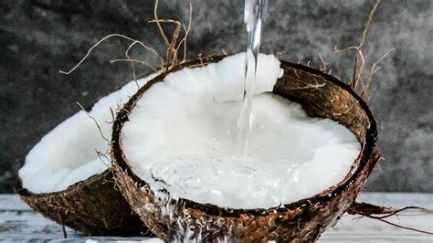 manfaat air kelapa saat demam