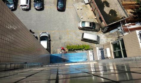 官方回应“3名学生坠楼事件”：排除他人所为_启东市