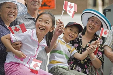 加拿大新规：18岁以下独立申请入籍收费530元 – 加拿大多伦多新飞扬留学