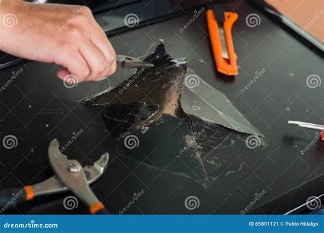 Hand Next to Broken Computer 的图像结果