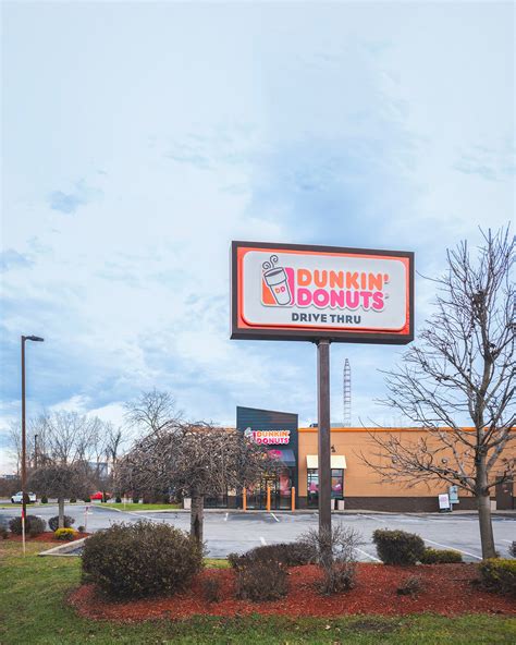What Age Does Dunkin’ Donuts Hire In 2025? A Closer Look