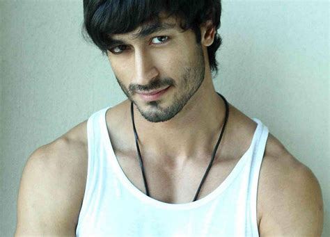 Download Vidyut Jamwal White Sleeveless shirt Wallpaper | Wallpapers.com