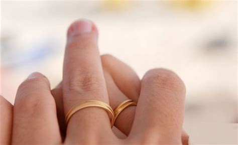 女性中指戴戒指是什么意思 – 我爱钻石网官网
