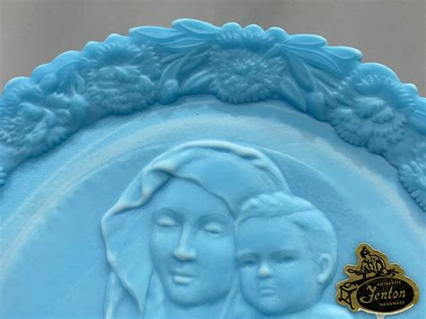 1972 Satin blue VINTAGE Fenton Madonna of the Goldfinch Mother's Day ...