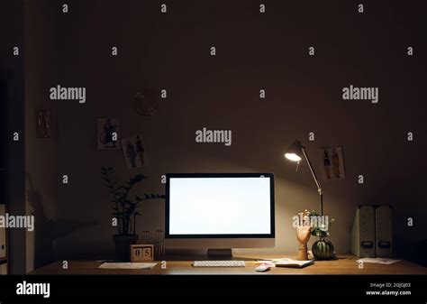 Dark Blue Computer Room 的图像结果