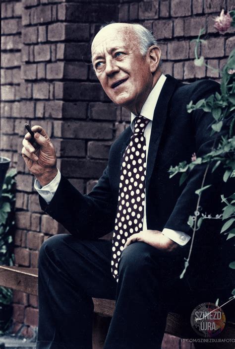 Sir Alec Guinness in 1977 : r/OldSchoolCool