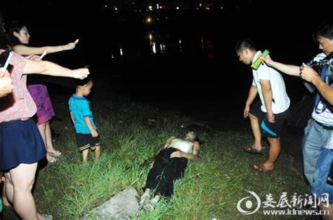 80后小伙勇救三口之家溺亡 被救起3人竟偷偷溜走 - 青岛新闻网