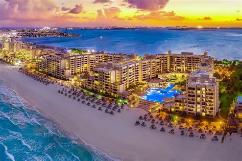 10 Famous Singers from Mexico - Singersroom.com