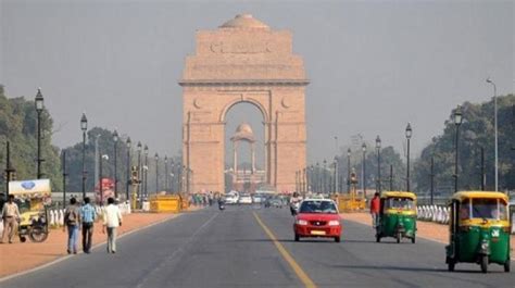 Sunny morning in Delhi; thunderstorm likely in evening