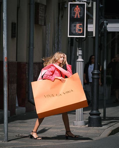 Viva la Vika | Fashion marketing campaign, Fashion marketing, Big bags