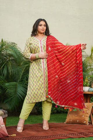 Stylish Kurta Sets for Women this Wedding Season