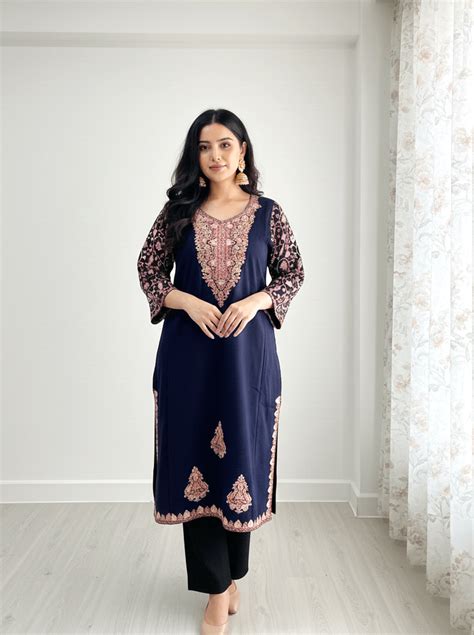 Navy Blue Aari–Tilla Embroidered Kashmiri Pheran – Naariy