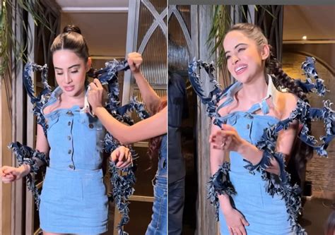 Urfi Javed new look blows everyone's senses, paps call her dress a tree ...